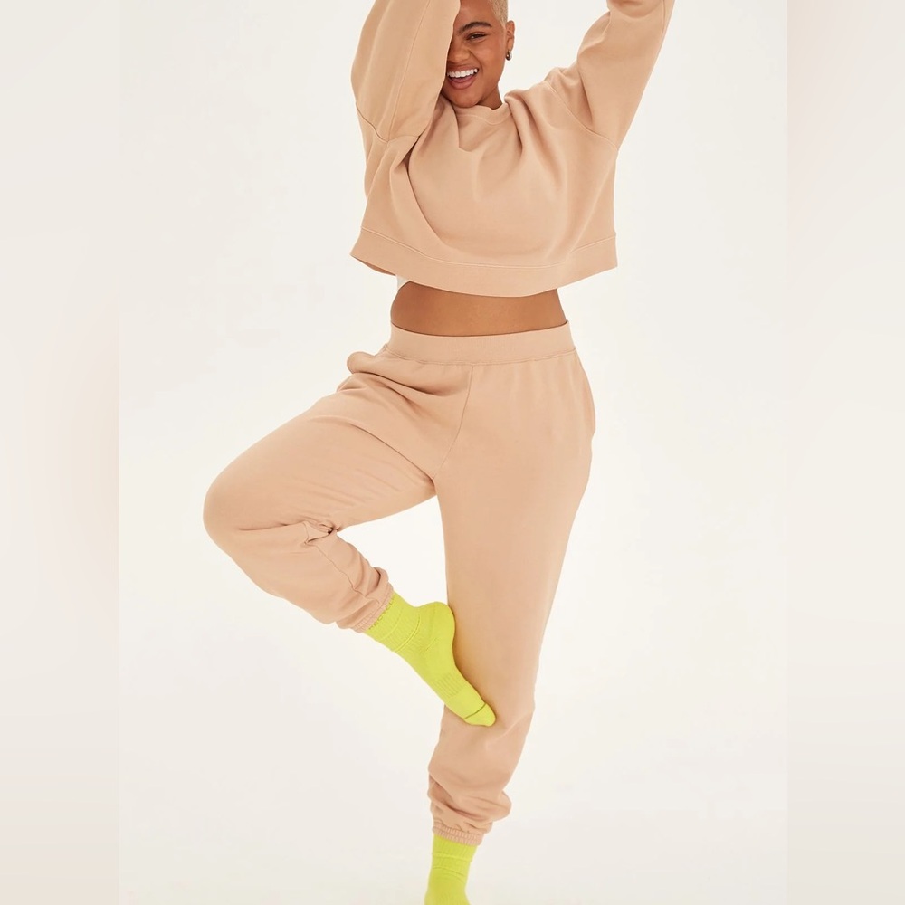 SET: Girlfriend Collective 50/50 Cropped Sweatshirt & Jogger in Canyon - L